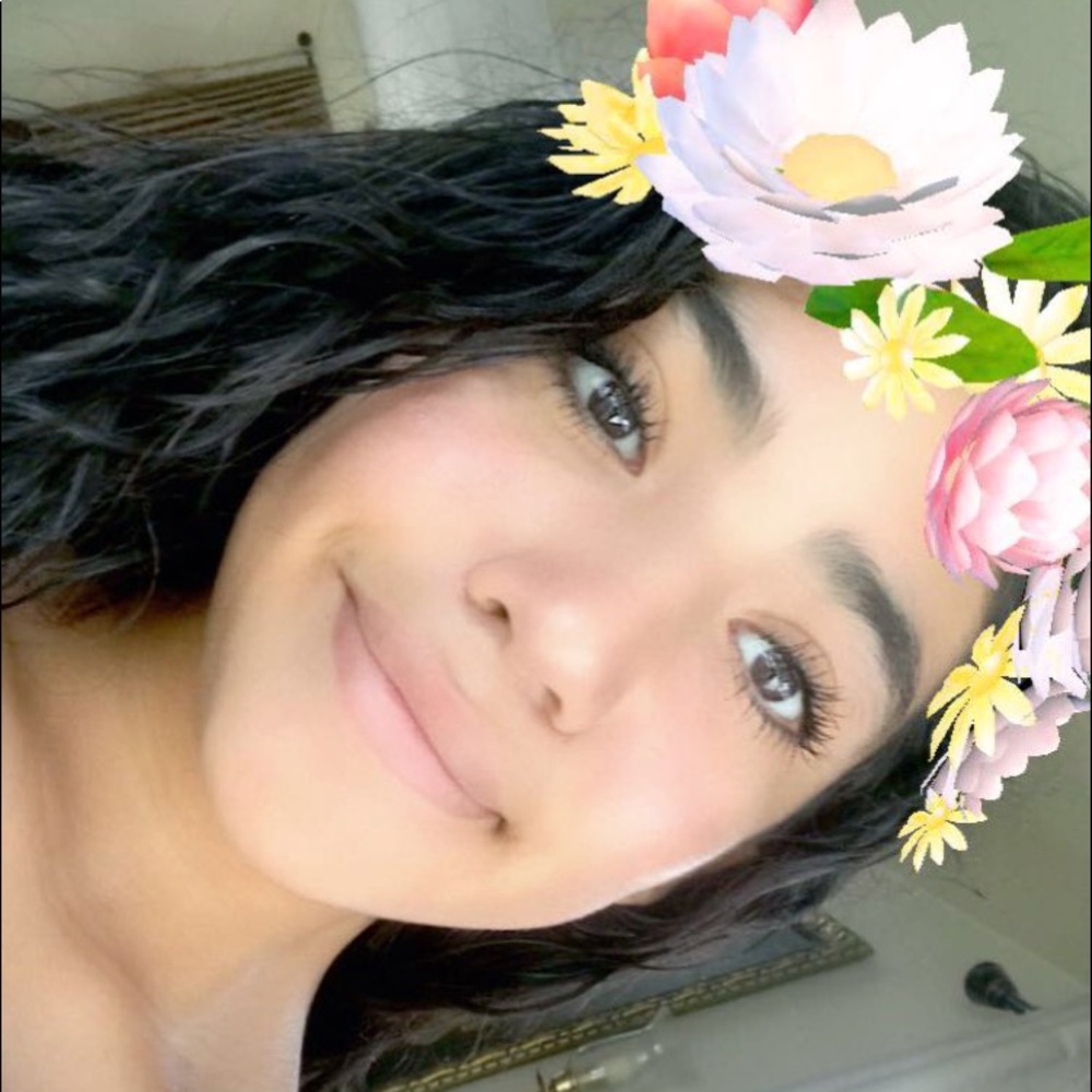 Meet your Posher, Gabriela